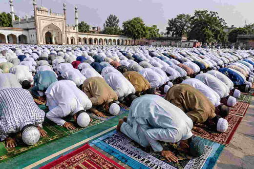 मुजफ्फरपुर में बकरीद की रौनक, अमन-चैन की दुआओं से गूंजे ईदगाह